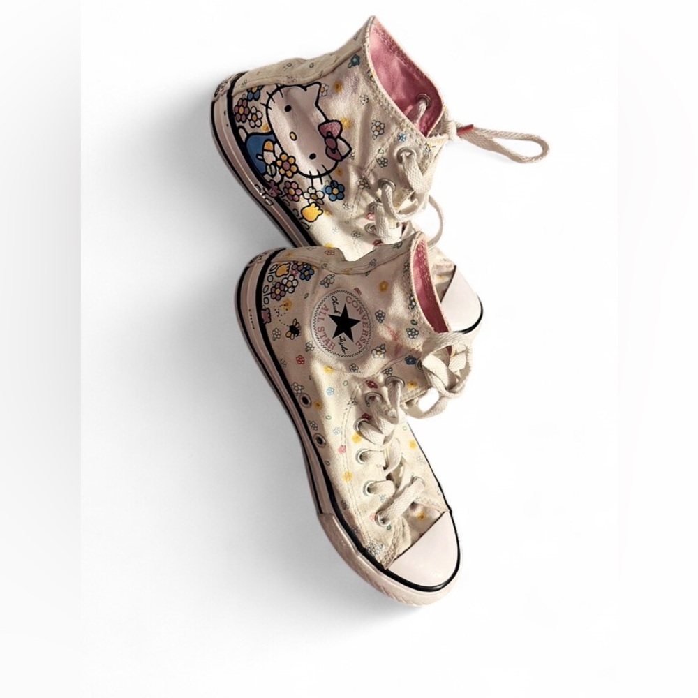 Converse x Hello Kitty Chuck Taylor‎ High Top Sneakers Kids Size 3 Floral